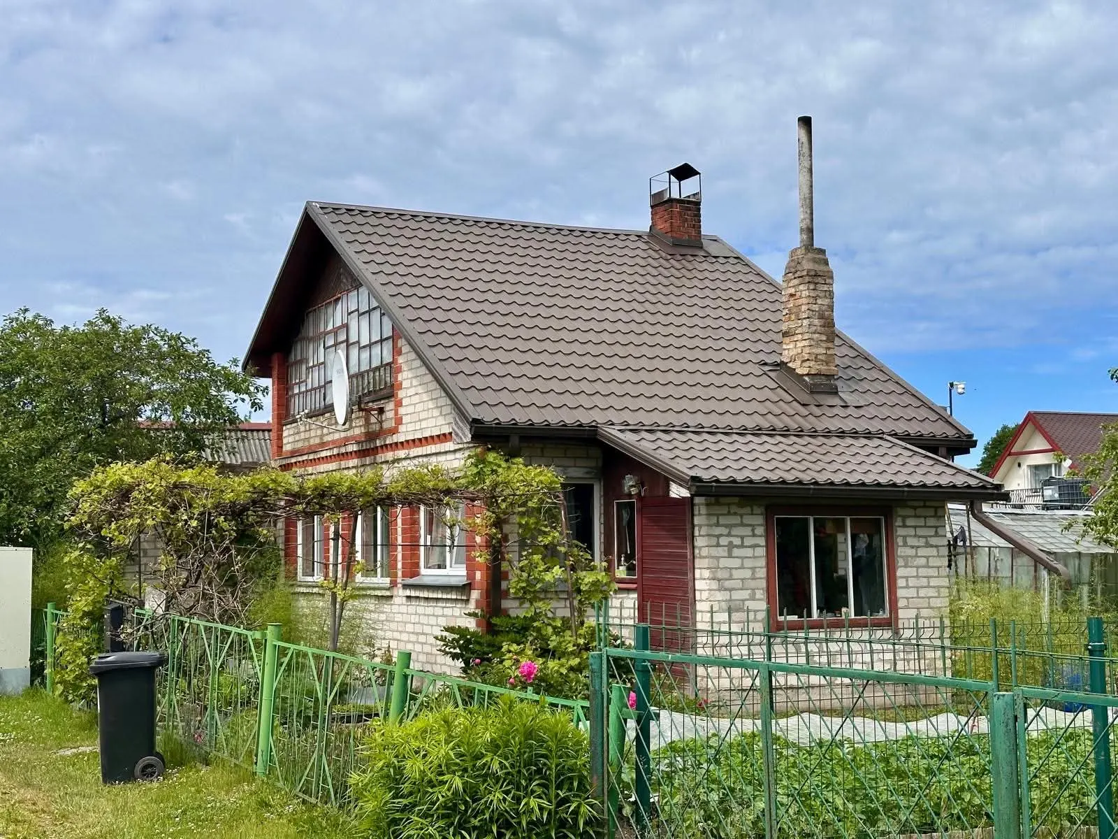 Sešpadsmitā 37 — galvenais foto