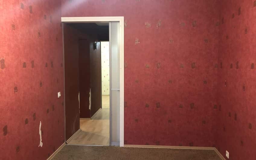 (Latviešu) Pārdod 3-istabu dzīvokli renovēta mājā  Ezerkrastā 1, Liepājā. ID:330