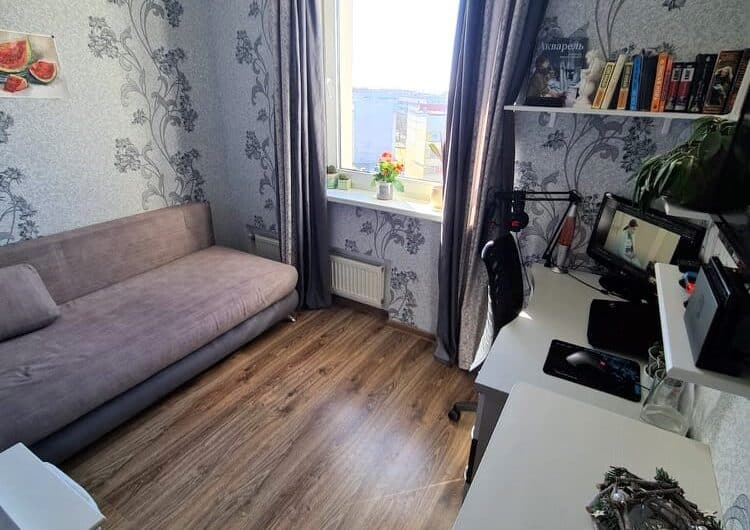 (Latviešu) Pārdod izremontētu un mēbelētu 3-istabu dzīvokli Laumas rajonā, Liepājā. ID: 334