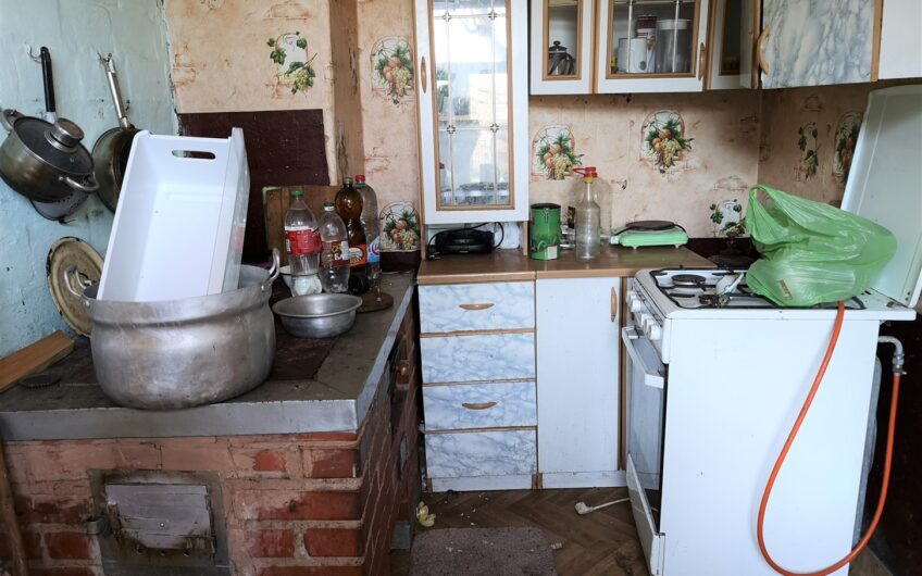(Latviešu) Pārdod divstāvu koka māju ar zemi, Klusā ielā 10, Skrundā, Skrundas novadā. ID: 335