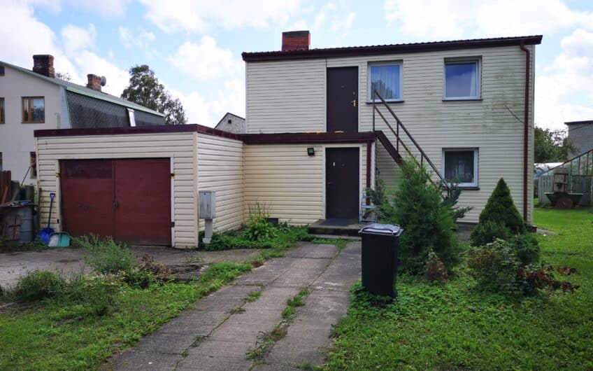 Pārdod divstāvu māju ar zemi Laumas rajonā, Liepājā. ID: 339