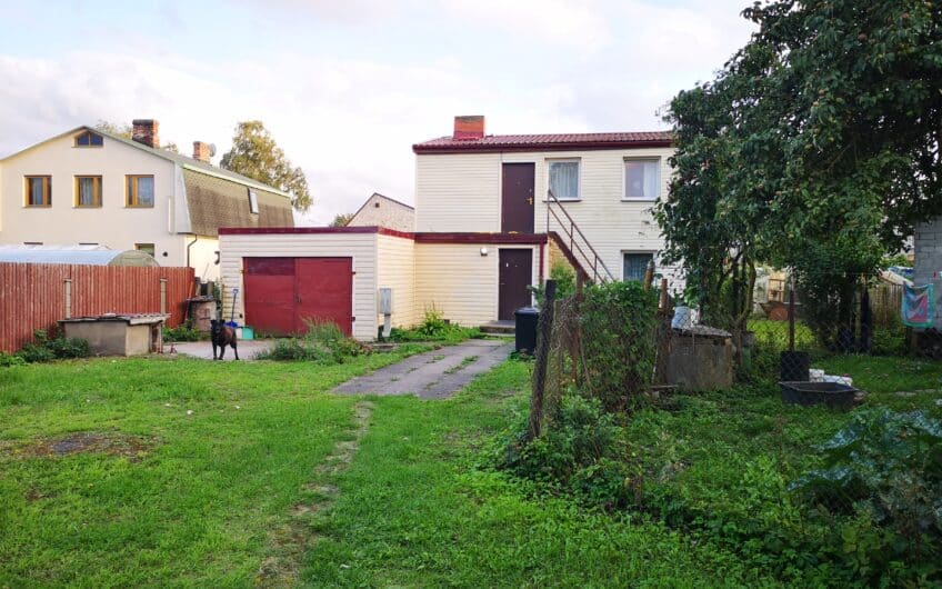 (Latviešu) Pārdod divstāvu māju ar zemi Laumas rajonā, Liepājā. ID: 339
