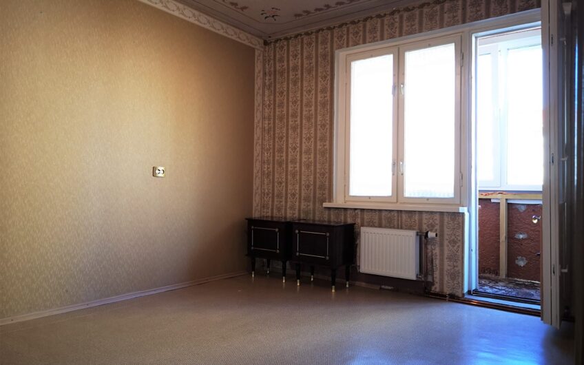 (Latviešu) Pārdod 3-istabu dzīvokli renovēta mājā  Ezerkrastā 1, Liepājā. ID: 343