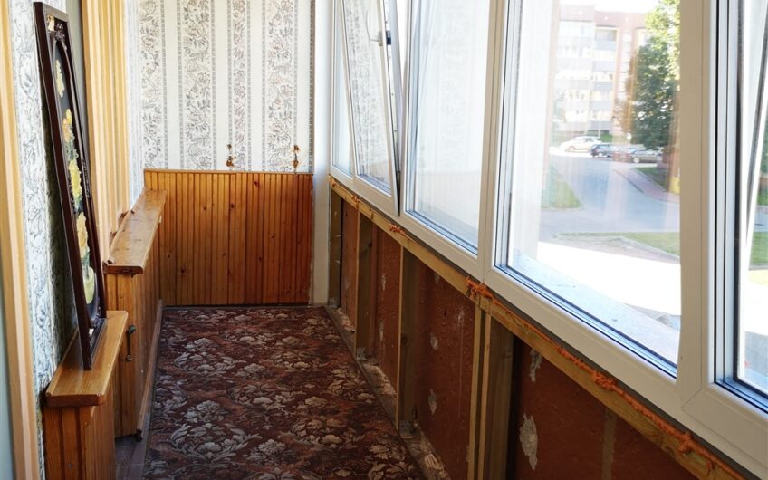 (Latviešu) Pārdod 3-istabu dzīvokli renovēta mājā  Ezerkrastā 1, Liepājā. ID: 343