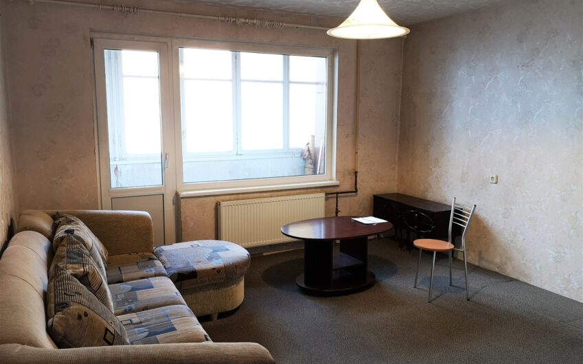 (Latviešu) Pārdod daļēji izremontētu 2-istabu dzīvokli Ezerkrastā 2, Liepājā. ID: 345