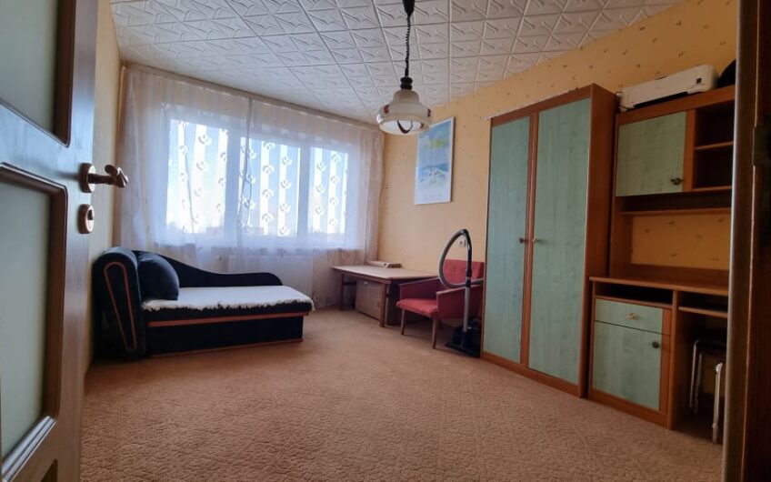Продаётся частично отремонтированная 3-комнатная квартира, в районе Эзеркрасте 1, г. Лиепая. ID: 346