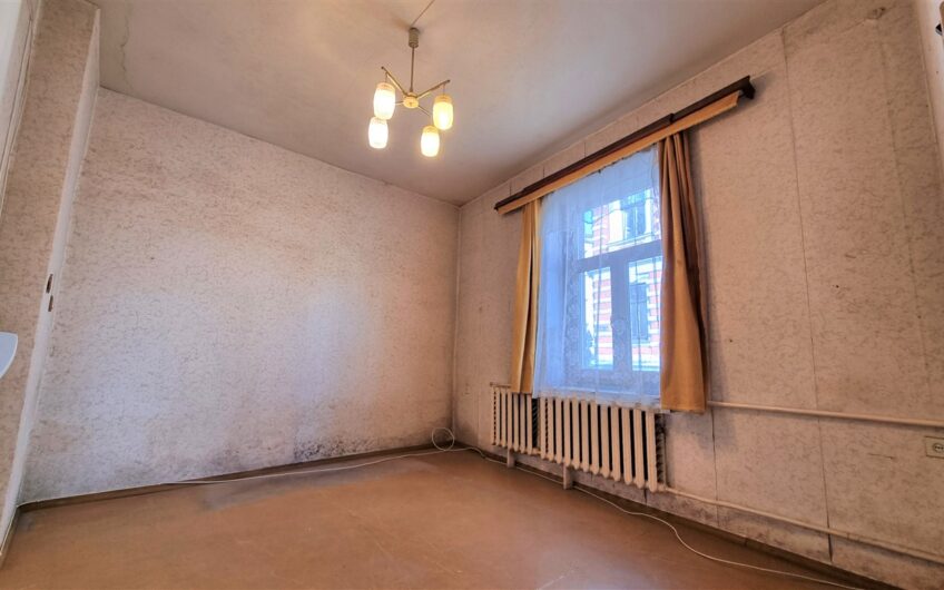 (Latviešu) Pārdod 2-istabu dzīvokli pašā Liepājas centrā. ID: 348