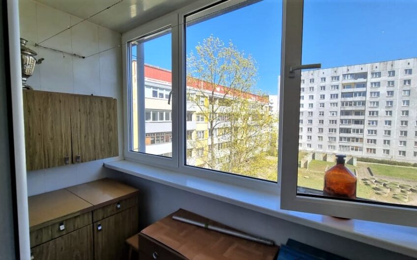 (Latviešu) Pārdod 2-istabu dzīvokli Laumas rajonā, Liepājā. ID:350