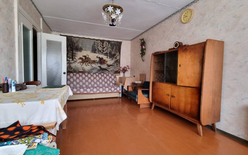 (Latviešu) Pārdod 2-istabu dzīvokli Laumas rajonā, Liepājā. ID:352