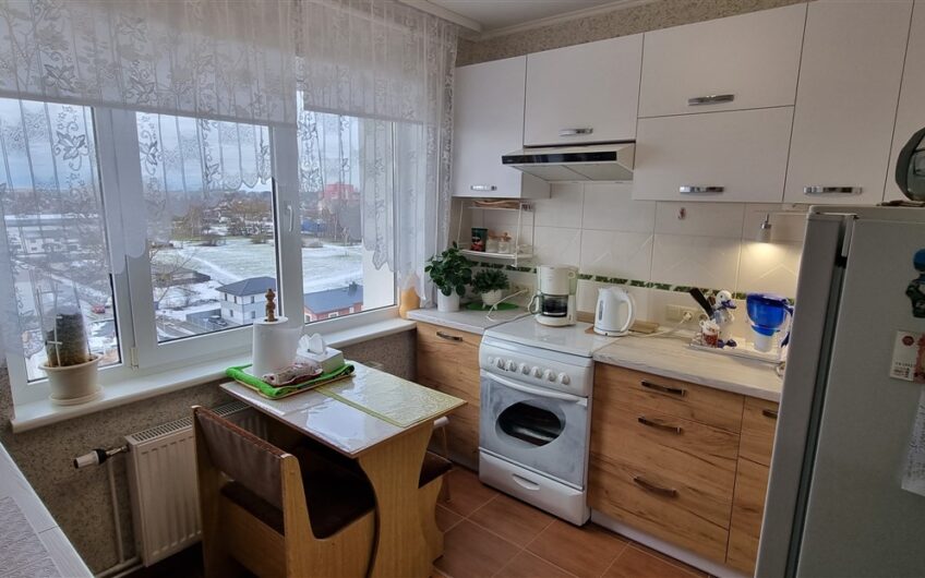 (Latviešu) Pārdod 3-istabu dzīvokli renovēta mājā, Ezerkrastā 2, Liepājā. ID:364