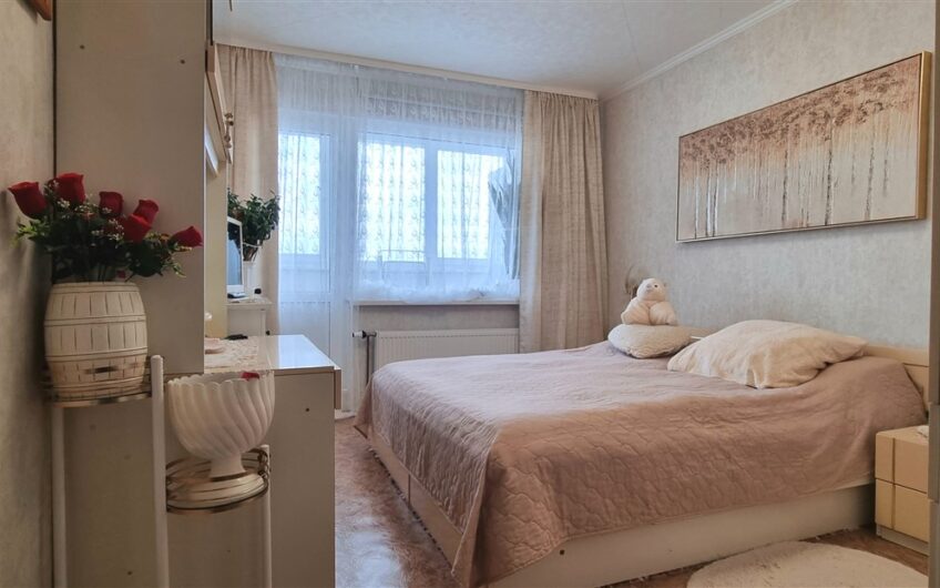 Pārdod 3-istabu dzīvokli renovēta mājā, Ezerkrastā 2, Liepājā. ID:364