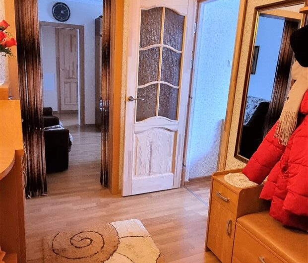 (Latviešu) Pārdod 3-istabu dzīvokli renovēta mājā, Ezerkrastā 2, Liepājā. ID:364