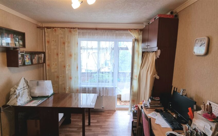 Pārdod 3-istabu dzīvokli Ezerkrastā 2, Liepājā. ID:366