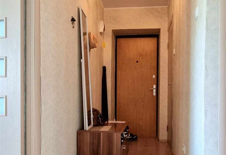 Pārdod 2-istabu dzīvokli renovētā mājā, Laumas rajonā, Liepājā. ID:372