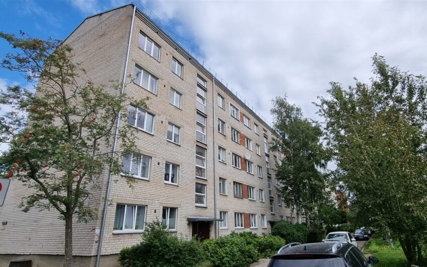 Pārdod izremontētu un mēbelētu 3-istabu dzīvokli Laumas rajonā, Liepājā. ID:376
