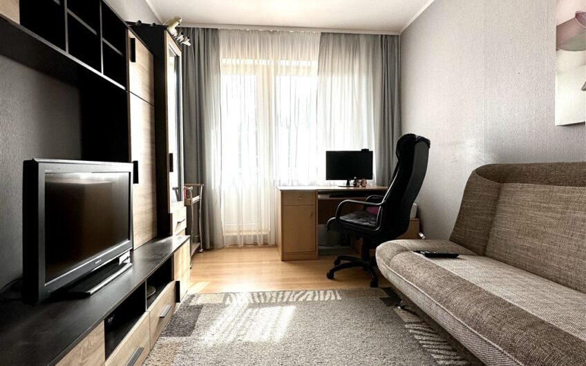 Pārdod izremontētu un mēbelētu 3-istabu dzīvokli, Ezerkrastā 2, Liepājā. ID:377