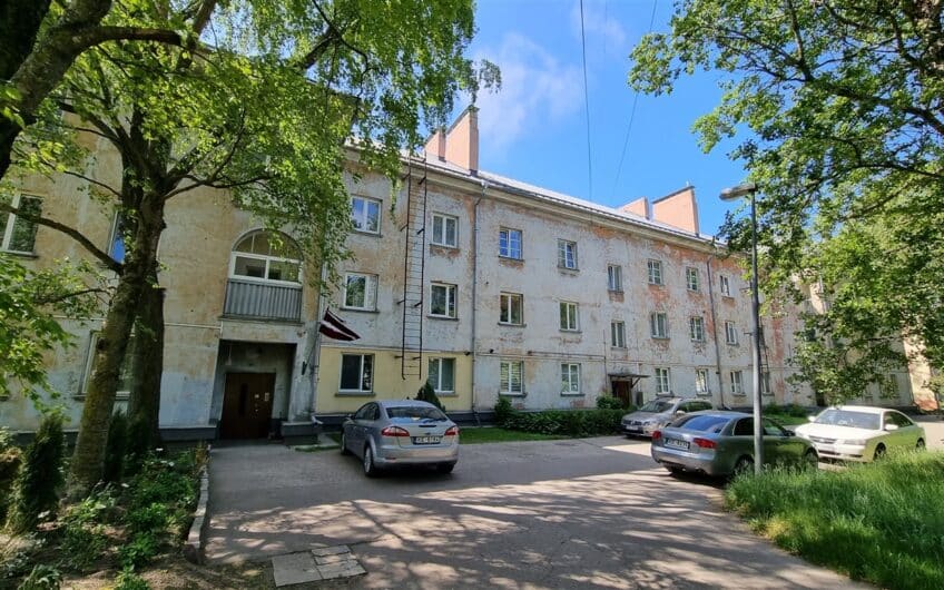 Pārdod izremontētu un mēbelētu 4-istabu dzīvokli Laumas rajonā, Liepājā. ID:378