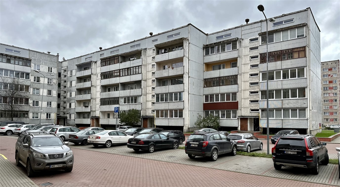 Продаётся частично отремонтированная 3-комн. квартира в Лаумавском районе. ID:380