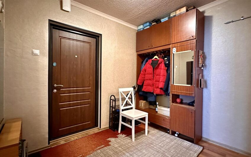(Latviešu) Pārdod 3-istabu dzīvokli Ezerkrastā 2, Liepājā. ID:385