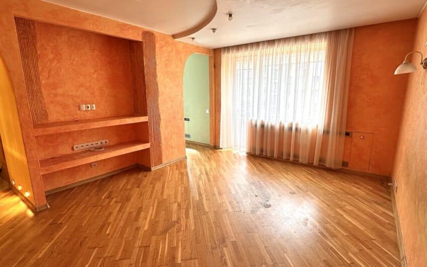 Pārdod 1-istabu dzīvokli pašā Liepājas centrā. ID:396