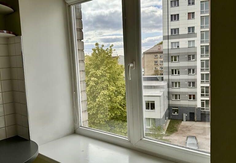 Pārdod 1-istabu dzīvokli pašā Liepājas centrā. ID:396