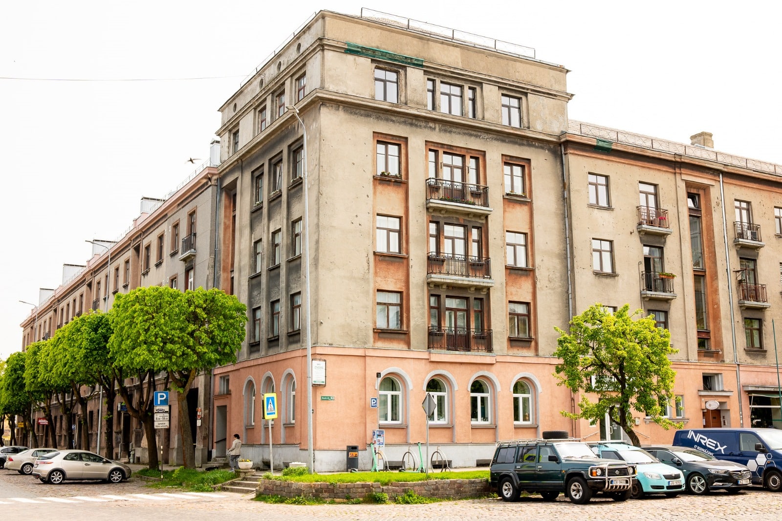 Pārdod plašu un gaišu 3 istabu dzīvokli ar kopējo platību 89,2 m², Liepājas centrā. ID:398