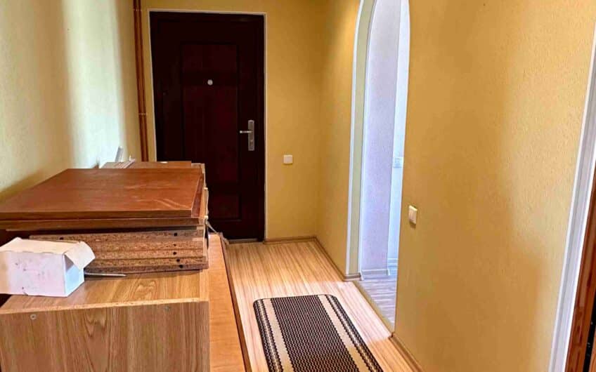 Pārdod 2-istabu dzīvokli Grīzupes ielā 91, Liepājā, Zaļās birzs rajonā. ID:399
