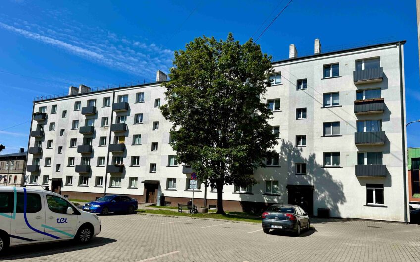 Pārdod 2-istabu dzīvokli renovētā mājā pašā Liepājas centrā — Siena ielā 7. ID:400