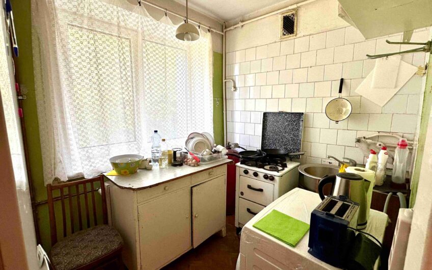 Pārdod 2-istabu dzīvokli renovētā mājā pašā Liepājas centrā — Siena ielā 7. ID:400