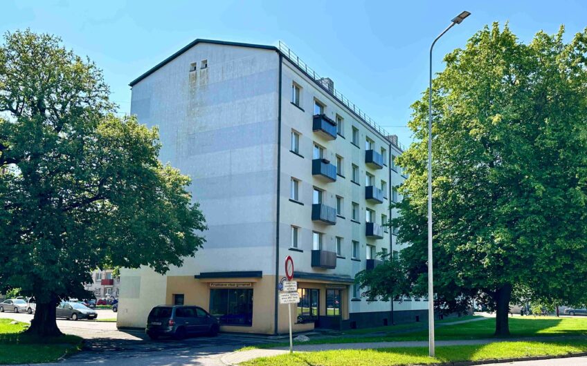 Pārdod 2-istabu dzīvokli renovētā mājā pašā Liepājas centrā — Siena ielā 7. ID:400