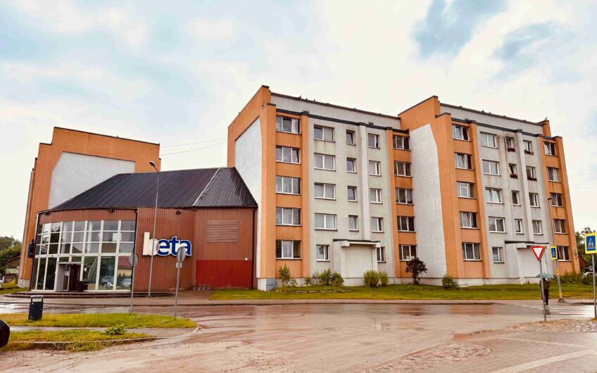 Pārdod plašu un labiekārtotu 3-istabu dzīvokli Liepājā, Laumas rajonā. ID:402