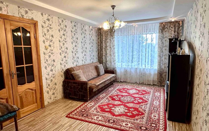 Pārdod plašu un labiekārtotu 3-istabu dzīvokli Liepājā, Laumas rajonā. ID:402