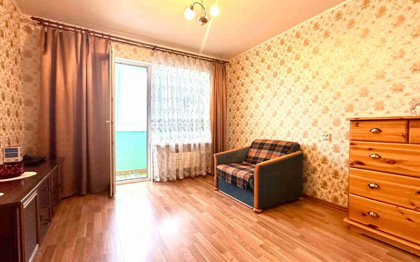 Pārdod plašu un labiekārtotu 3-istabu dzīvokli Liepājā, Laumas rajonā. ID:402