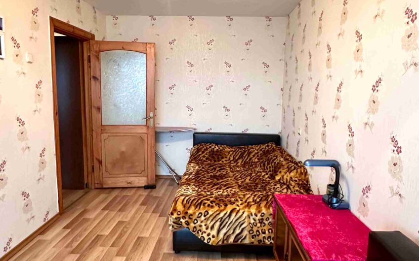 Pārdod plašu un labiekārtotu 3-istabu dzīvokli Liepājā, Laumas rajonā. ID:402