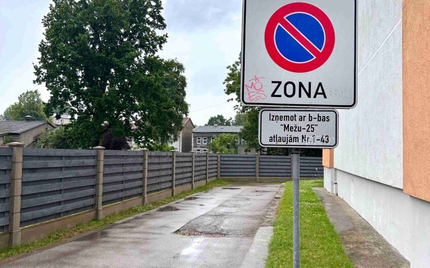 Pārdod plašu un labiekārtotu 3-istabu dzīvokli Liepājā, Laumas rajonā. ID:402