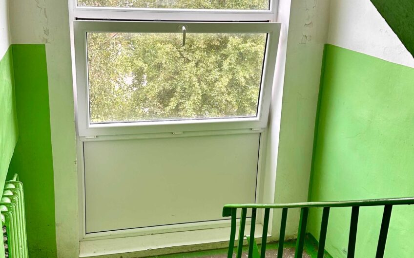 Pārdod 2-istabu dzīvokli Liepājā, Laumas rajonā, Sķēdes ielā 19. ID:403