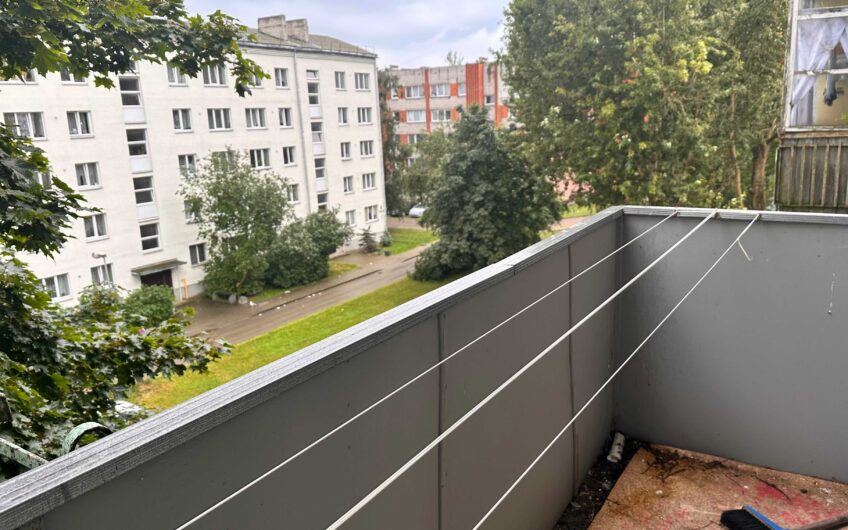 Pārdod 2-istabu dzīvokli Liepājā, Laumas rajonā, Sķēdes ielā 19. ID:403