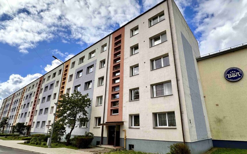 Pārdod 3-istabu dzīvokli renovētā mājā, Dienvidrietumu rajonā. ID:404