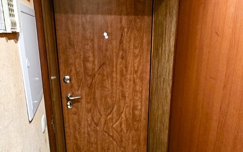 Pārdod 3-istabu dzīvokli renovētā mājā, Dienvidrietumu rajonā. ID:404