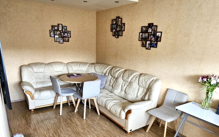 Pārdod 3-istabu dzīvokli renovētā mājā, Dienvidrietumu rajonā. ID:404
