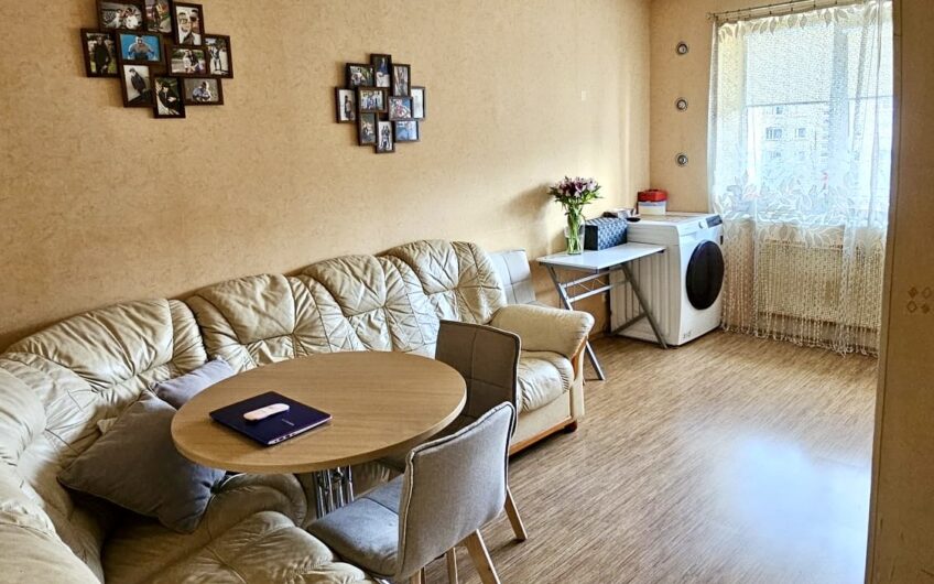 Pārdod 3-istabu dzīvokli renovētā mājā, Dienvidrietumu rajonā. ID:404