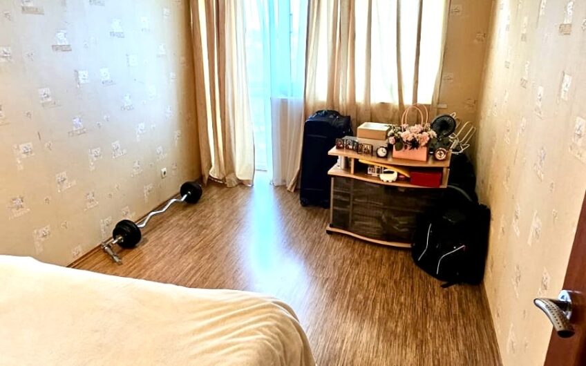 Pārdod 3-istabu dzīvokli renovētā mājā, Dienvidrietumu rajonā. ID:404