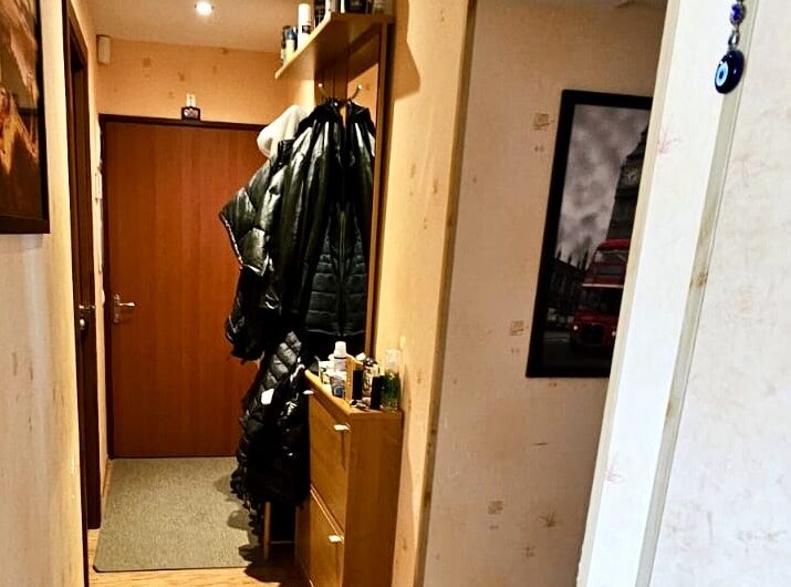 Pārdod 3-istabu dzīvokli renovētā mājā, Dienvidrietumu rajonā. ID:404