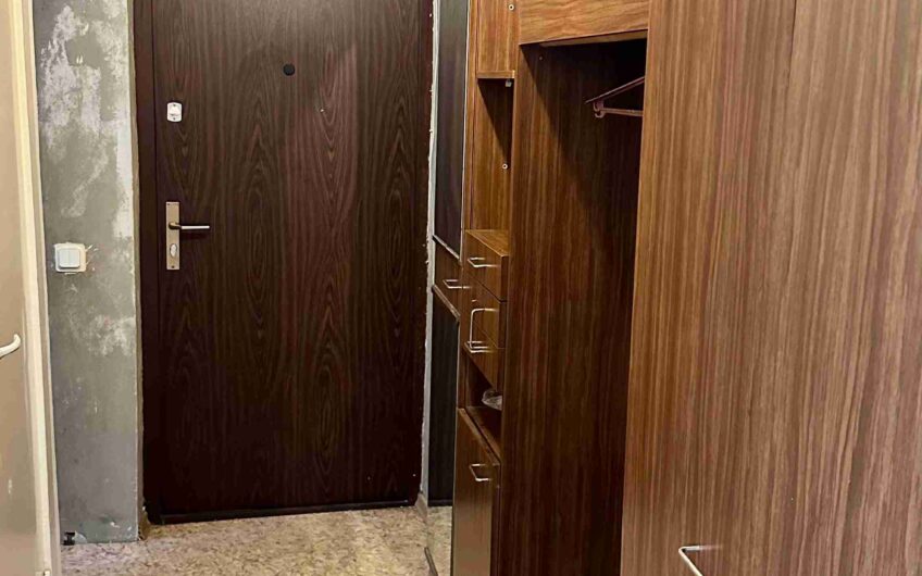 Pārdod 1-istabu dzīvokli renovētā mājā Karostā, Liepājā. ID:405