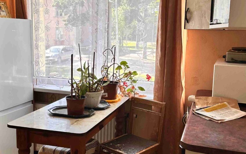 Pārdod 1-istabu dzīvokli renovētā mājā Karostā, Liepājā. ID:405