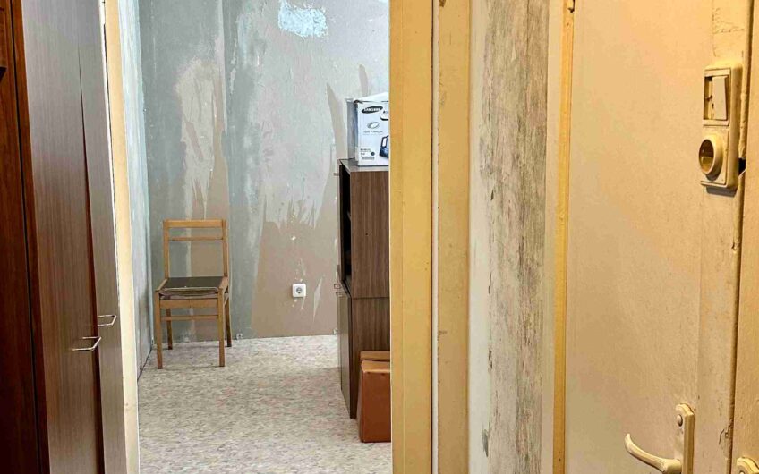 Pārdod 1-istabu dzīvokli renovētā mājā Karostā, Liepājā. ID:405